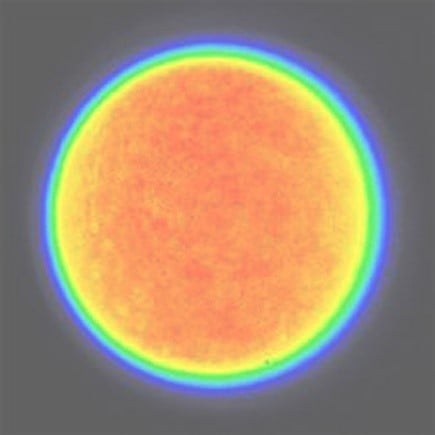 Figure 5: Experimental intensity profiles of an input Gaussian beam (left) and an output flat top beam leaving an AdlOptica πShaper Flat Top Beam Shaper (right)